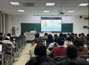 学院面向2025级本科新生开展学习经验分享会